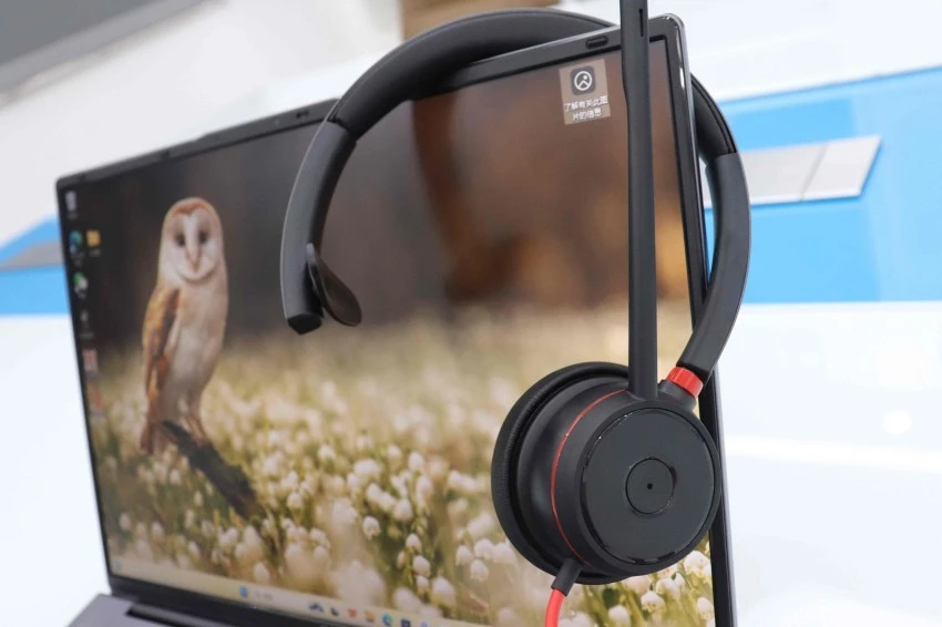 Headphone With Noise Cancelling Microphone Headphone With Noise Cancelling Microphone